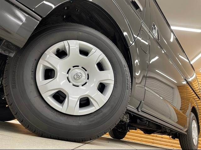 Toyota HIACE VAN 2023-04 196464-18