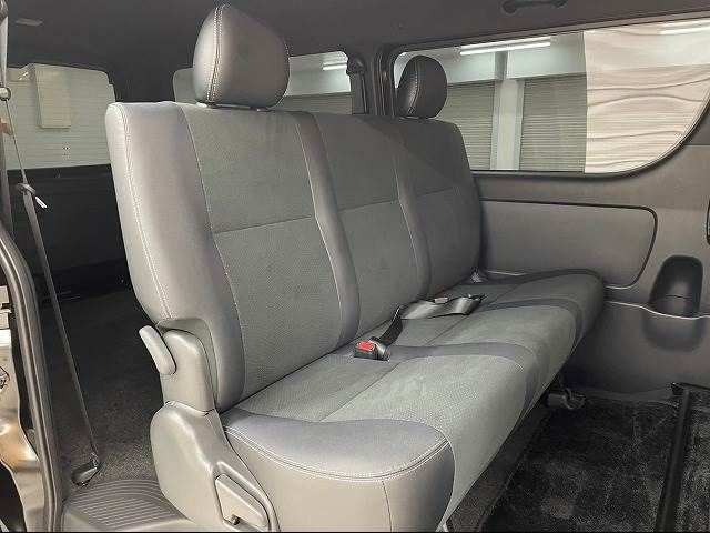 Toyota HIACE VAN 2023-04 196464-11