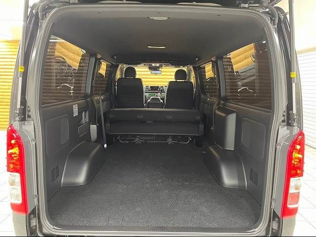 Toyota HIACE VAN 2023-04 196464-12
