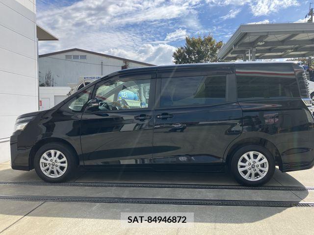Toyota VOXY 2018-07 202844-3