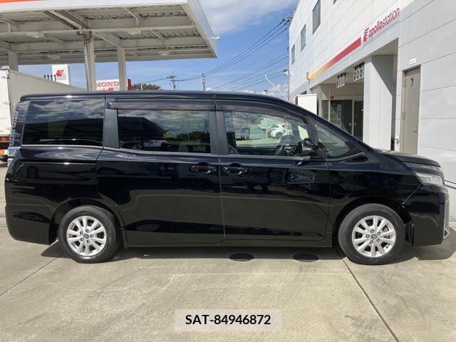 Toyota VOXY 2018-07 202844-4