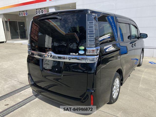 Toyota VOXY 2018-07 202844-5