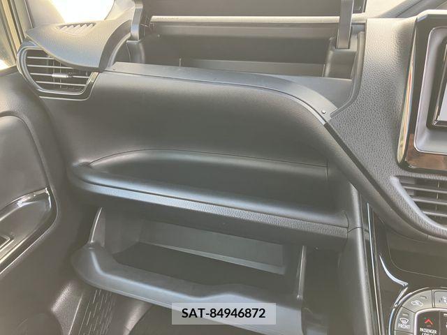 Toyota VOXY 2018-07 202844-15