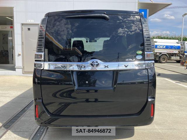 Toyota VOXY 2018-07 202844-7