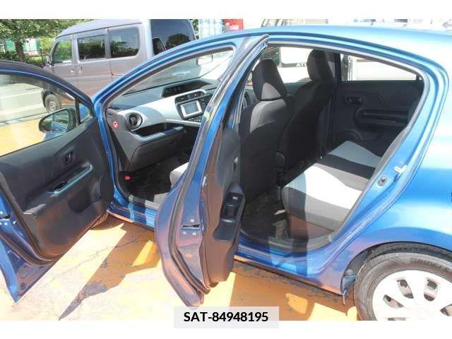 Toyota AQUA 2013-11 337411-6