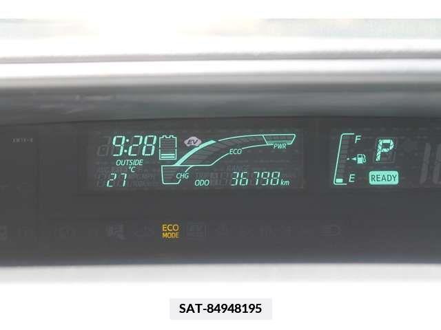 Toyota AQUA 2013-11 337411-10