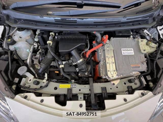 Nissan NOTE 2017-06 305385-18