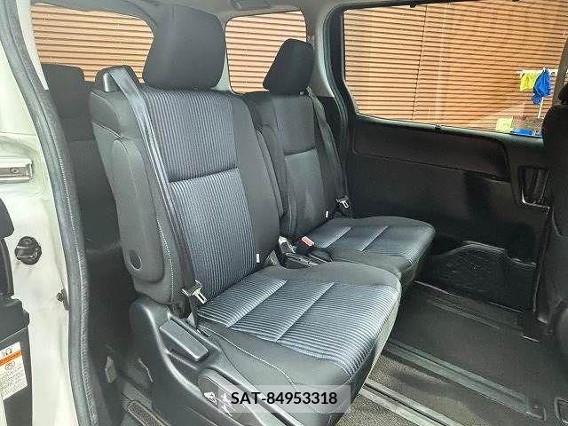 Toyota VOXY HYBRID 2017-01 331874-5