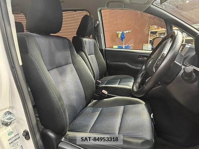 Toyota VOXY HYBRID 2017-01 331874-4