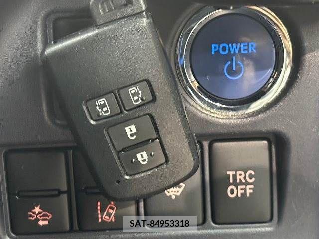 Toyota VOXY HYBRID 2017-01 331874-10
