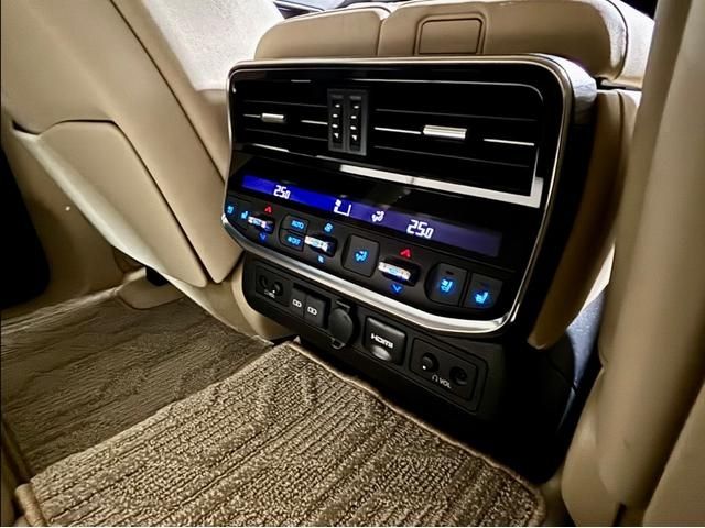 Toyota LAND CRUISER 2023-06 182941-12