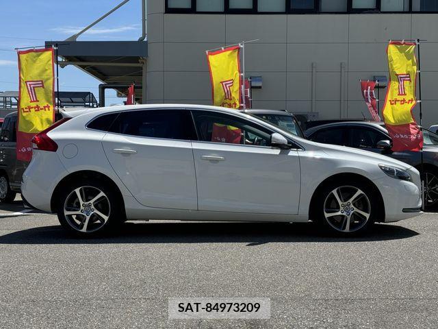 Volvo V40 2016-02 340197-2