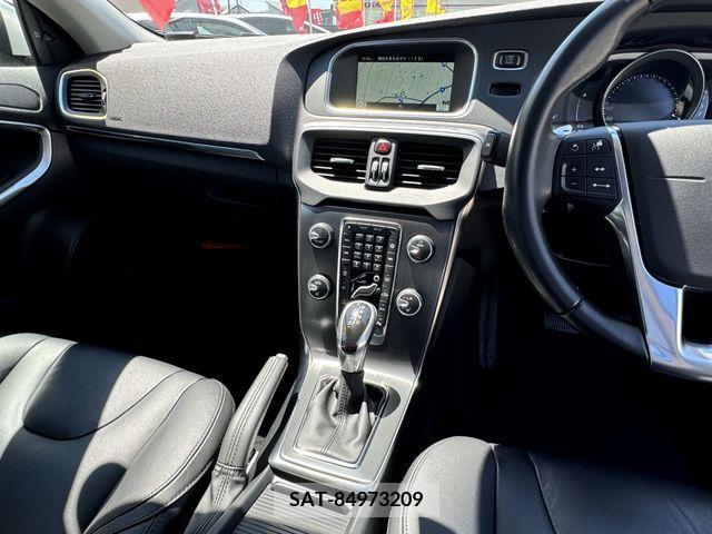 Volvo V40 2016-02 340197-13