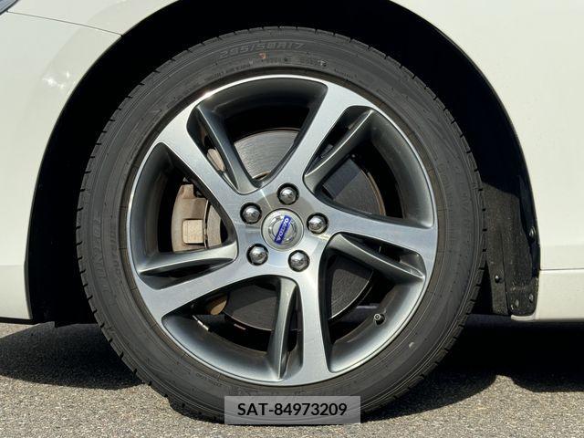 Volvo V40 2016-02 340197-29