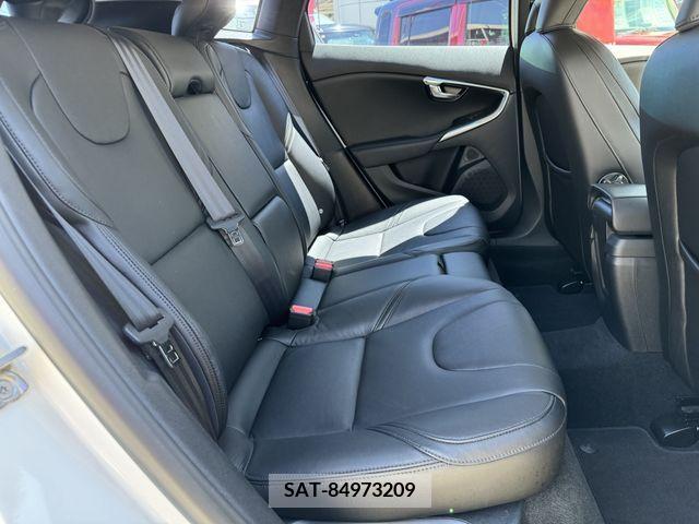 Volvo V40 2016-02 340197-20