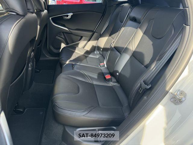 Volvo V40 2016-02 340197-22