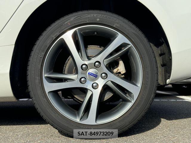 Volvo V40 2016-02 340197-26
