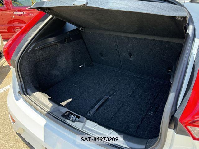 Volvo V40 2016-02 340197-24