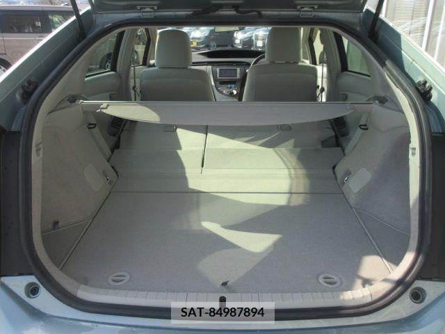 Toyota PRIUS 2013-08 281811-8