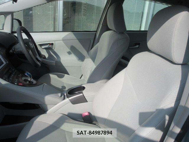 Toyota PRIUS 2013-08 281811-2