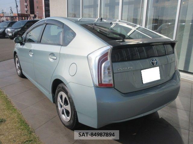Toyota PRIUS 2013-08 281811-1