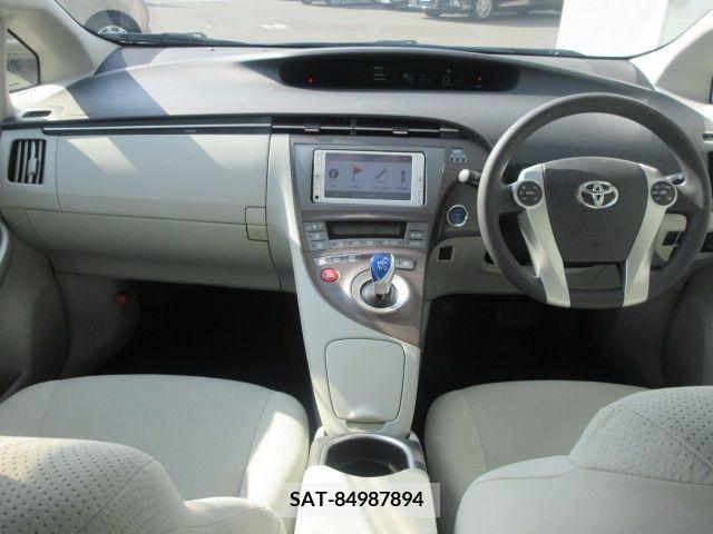 Toyota PRIUS 2013-08 281811-4