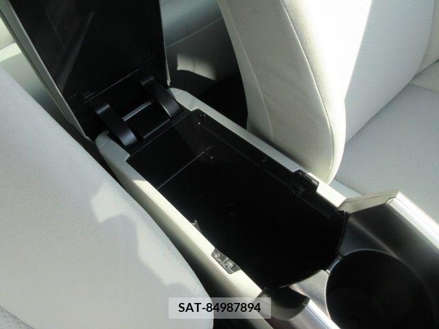 Toyota PRIUS 2013-08 281811-14