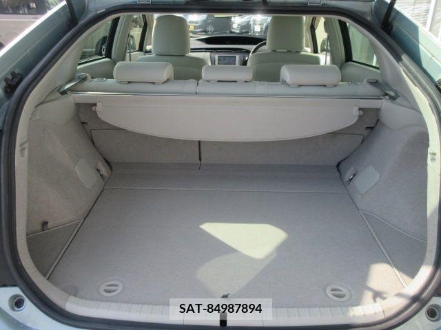 Toyota PRIUS 2013-08 281811-6