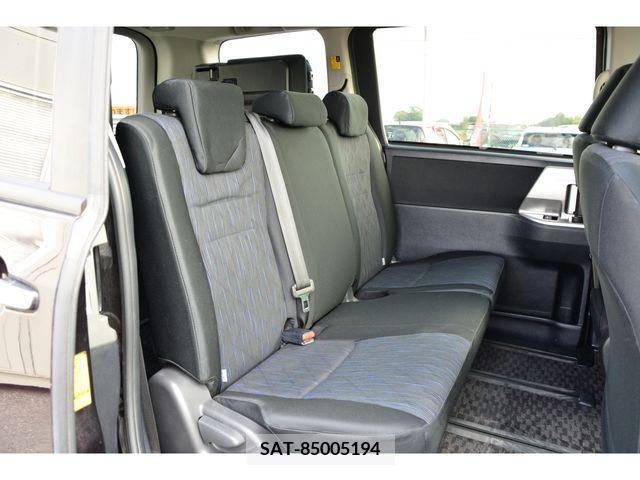 Toyota VOXY 2011-02 247631-17