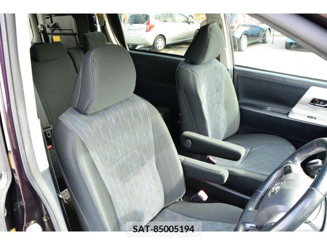 Toyota VOXY 2011-02 247631-6