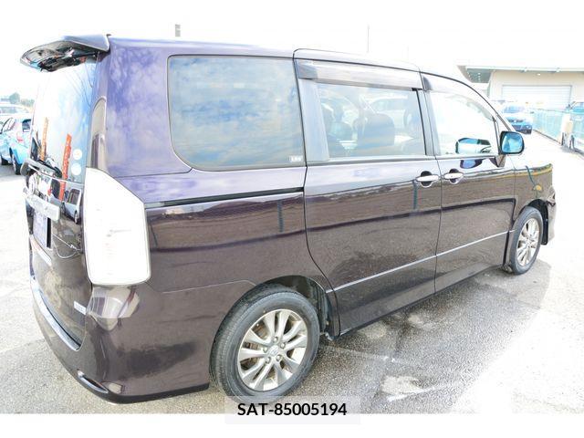 Toyota VOXY 2011-02 247631-2