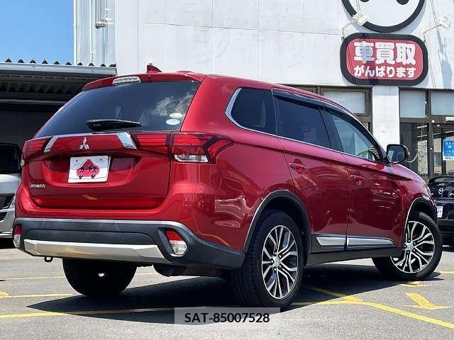 Mitsubishi OUTLANDER 2017-10 365899-2