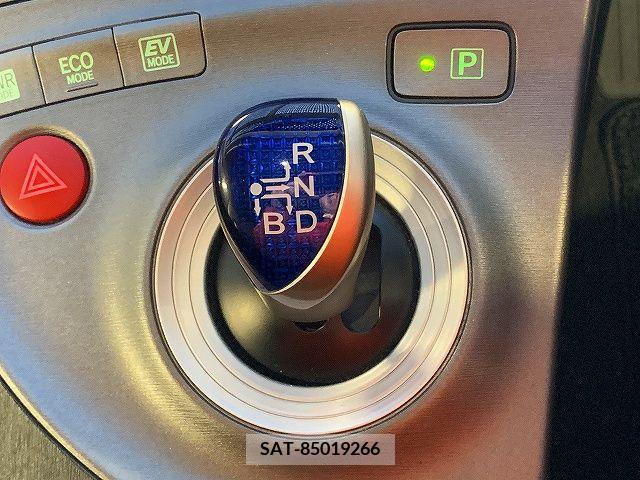 Toyota PRIUS 2014-09 206325-19