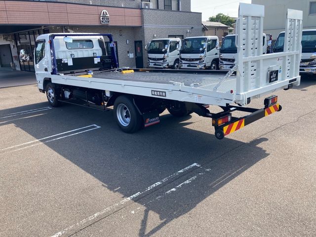 Mitsubishi CANTER 2022-06 7818-5