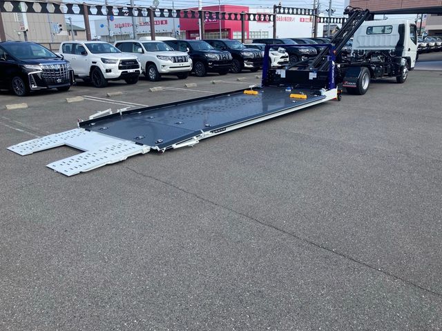 Mitsubishi CANTER 2022-06 7818-12