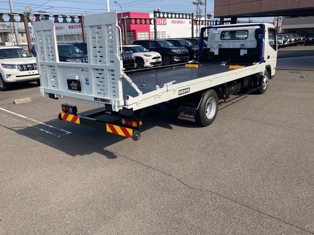 Mitsubishi CANTER 2022-06 7818-7