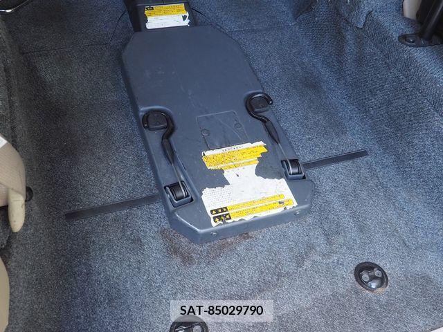 Toyota SIENTA 2011-11 298363-10