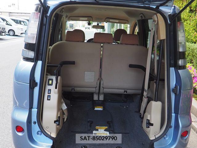Toyota SIENTA 2011-11 298363-12