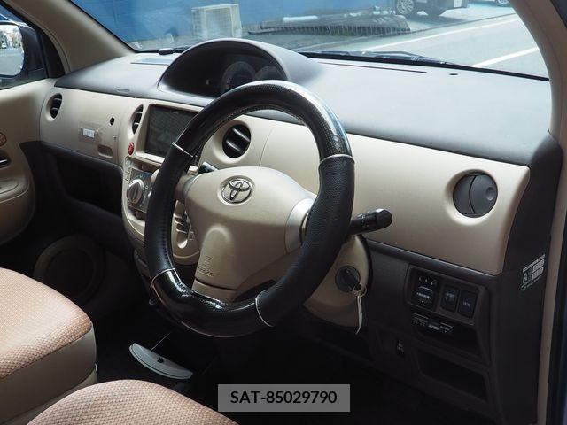 Toyota SIENTA 2011-11 298363-1