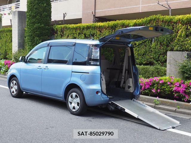 Toyota SIENTA 2011-11 298363-0