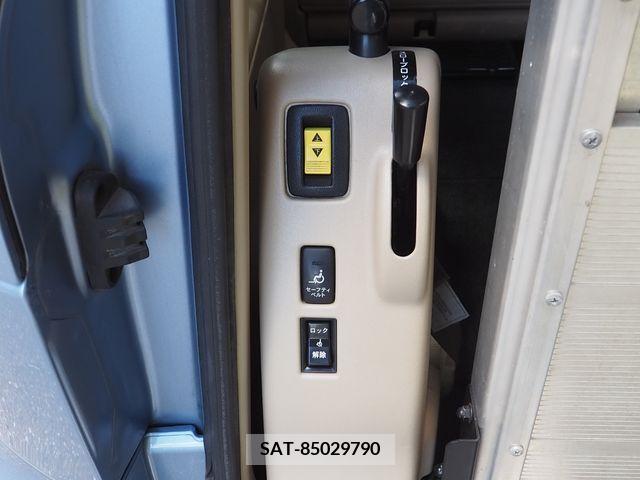Toyota SIENTA 2011-11 298363-9
