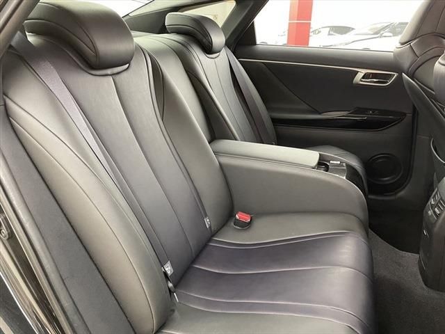 Toyota Mirai 2017-08 21842-18