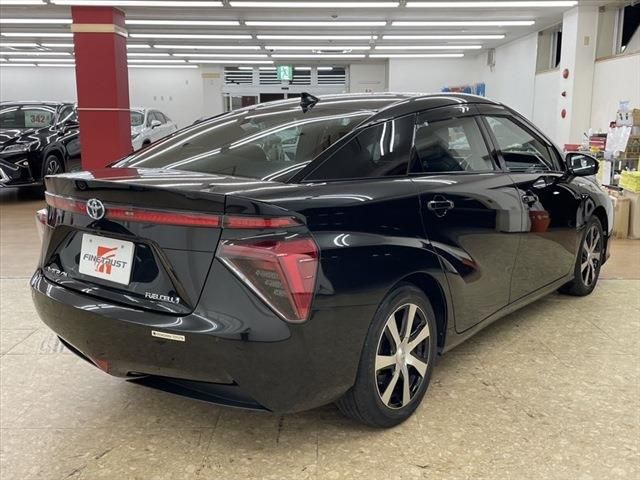 Toyota Mirai 2017-08 21842-4