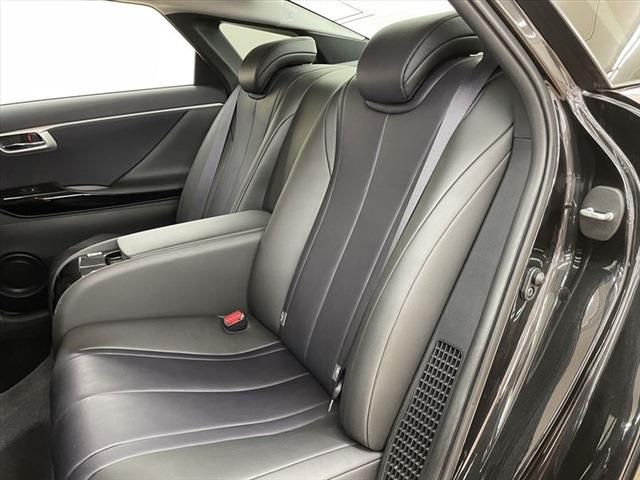Toyota Mirai 2017-08 21842-20
