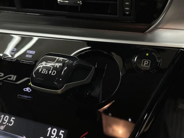 Toyota Mirai 2017-08 21842-23