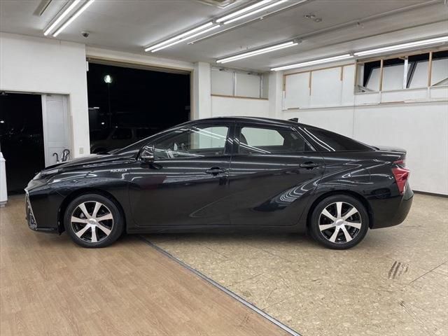 Toyota Mirai 2017-08 21842-7