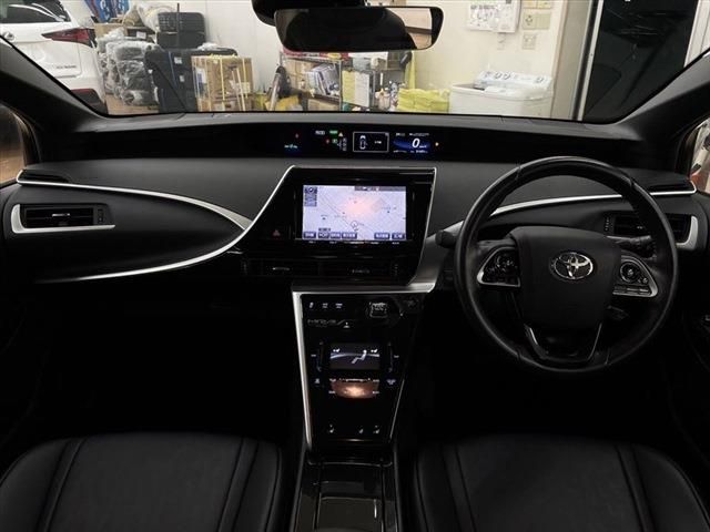 Toyota Mirai 2017-08 21842-16