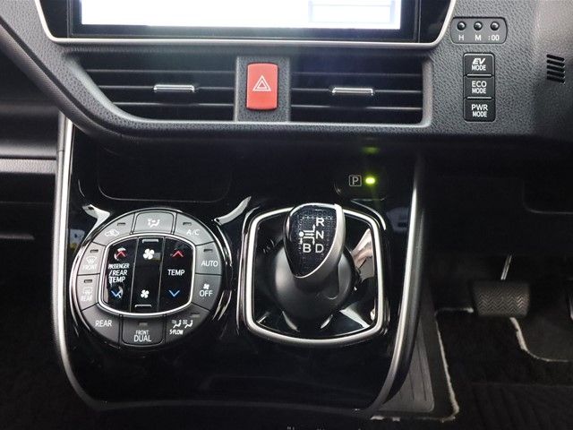 Toyota VOXY HYBRID 2018-11 183037-12