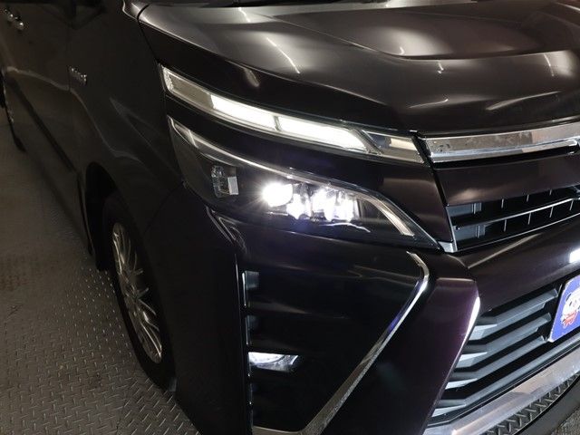 Toyota VOXY HYBRID 2018-11 183037-19