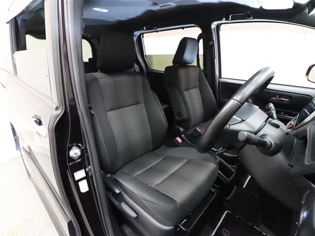 Toyota VOXY HYBRID 2018-11 183037-3